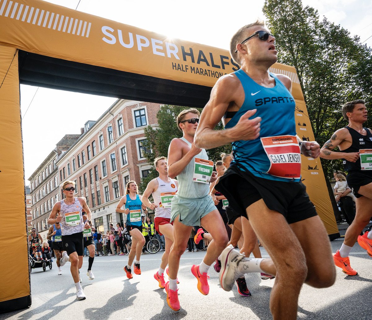 SuperHalfs weekender is coming! Not one but TWO SuperHalfs events will be taking place in just two weeks, the Prague Half on 06.04 followed by Berlin on 07.04…are you team Prague or team Berlin?👀 #SuperHalfs #runwithrealbuzz #runner #charity #running #Prague #Berlin