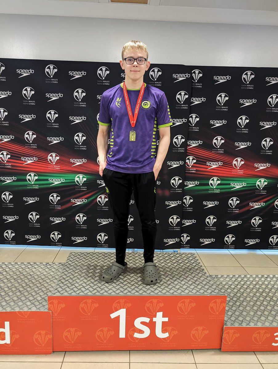 Llongyfarchiadau enfawr i Rhys James o flwyddyn 9 am ennill aur yn y ras broga 50m yng Nghystadleuaeth Nofio Genedlaethol Cymru 👏 🏊🏼‍♂️ Massive congratulations to Rhys James of year 9 for winning gold in the 50m breaststroke race at the Welsh National Swimming Competition 👏🏊🏼‍♂️