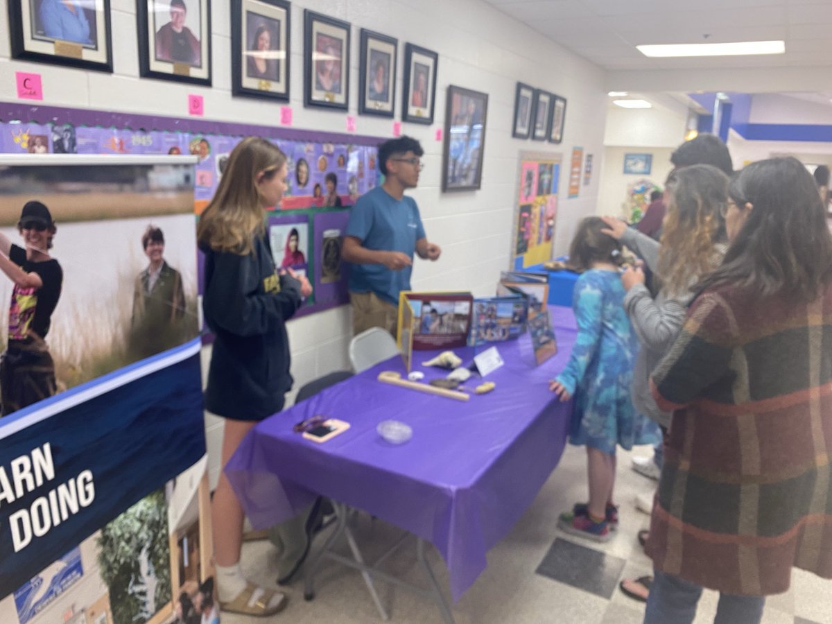 Thank you ⁦@VBEnvStudies⁩ ⁦@CJ1Freeman⁩ for supporting our STEAM night ⁦@vbschools⁩ #WeareVBSchools ⁦@mrchrisstover⁩