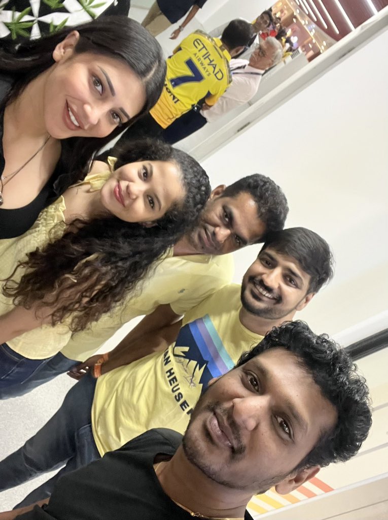 .@shrutihaasan - @lingasamy21 - @actorsathish - @Dir_Lokesh from yesterday’s match! 🤳🏻♥️😍