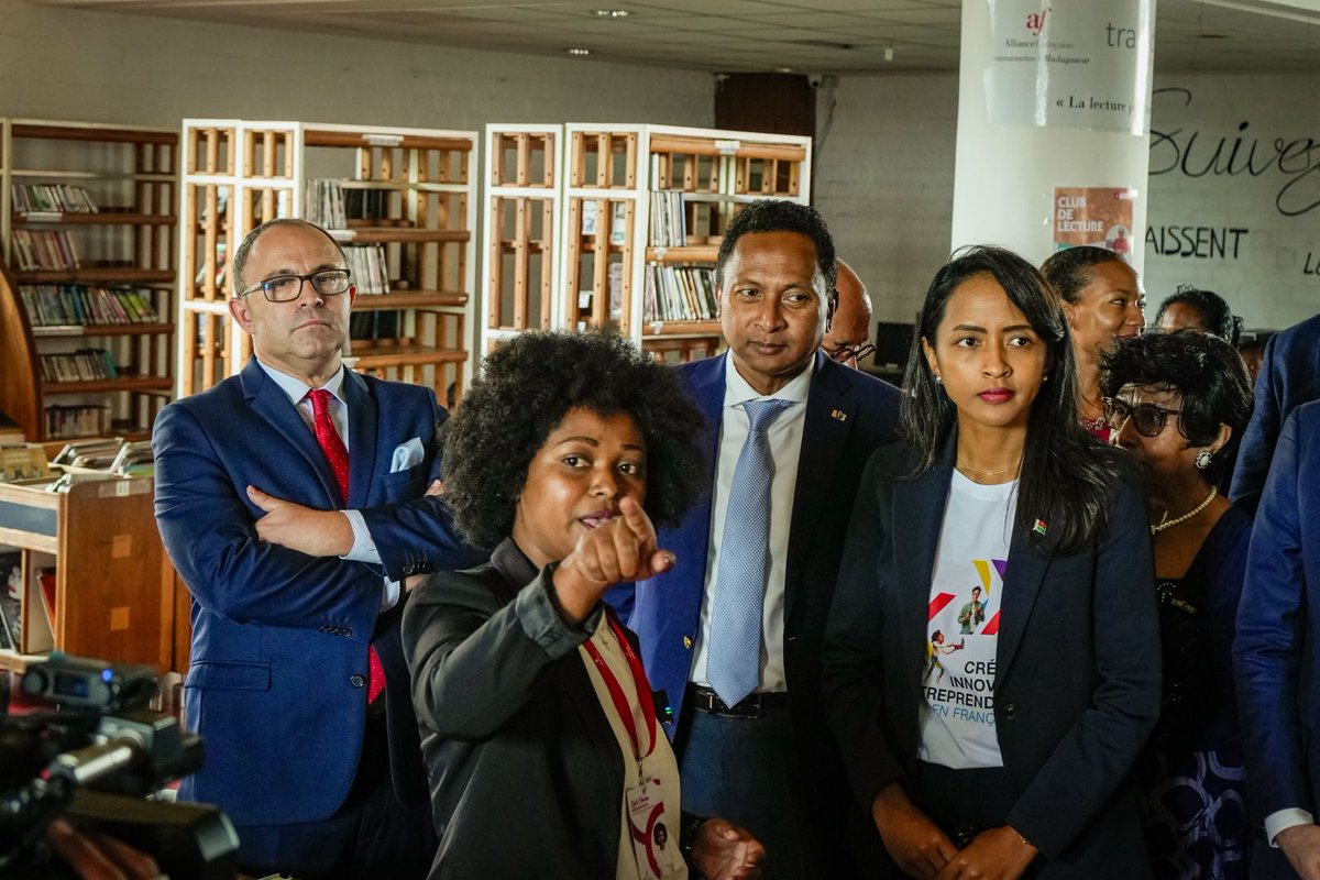 France à Madagascar 🇫🇷 🇪🇺 (@ambafrmada) on Twitter photo Pose de la 1ère pierre de la nouvelle extension de l'<a href="/AF_antananarivo/">Alliance Française d'Antananarivo</a> en présence du #MCC. Construction de 15 nouvelles salles de classe pour répondre à la demande croissante de cours de 🇫🇷 et offrir de meilleures conditions d'accueil pour le public et les enseignants. Pose de la 1ère pierre de la nouvelle extension de l'<a href="/AF_antananarivo/">Alliance Française d'Antananarivo</a> en présence du #MCC. Construction de 15 nouvelles salles de classe pour répondre à la demande croissante de cours de 🇫🇷 et offrir de meilleures conditions d'accueil pour le public et les enseignants.