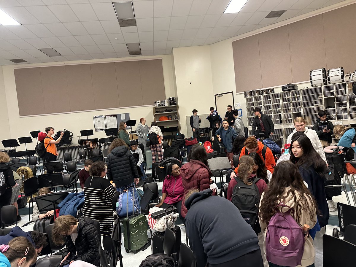 hehschoirs's tweet photo. And we are off to Nashville! #springbreak #musicdepartmenttrip https://t.co/pmwRQuimb9