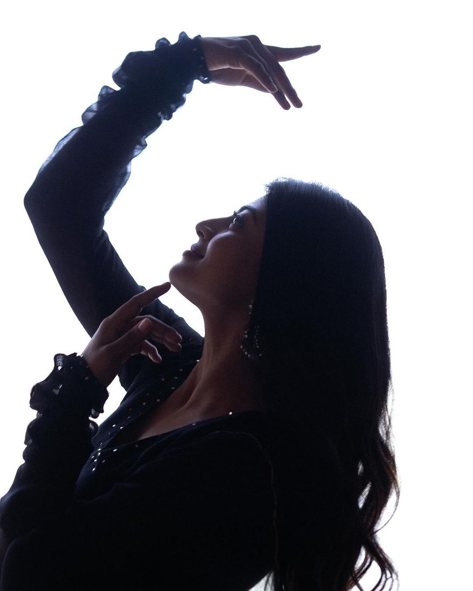 anandhikayaloff's tweet image. 🖤✨

#anandhi #kayalanandhi