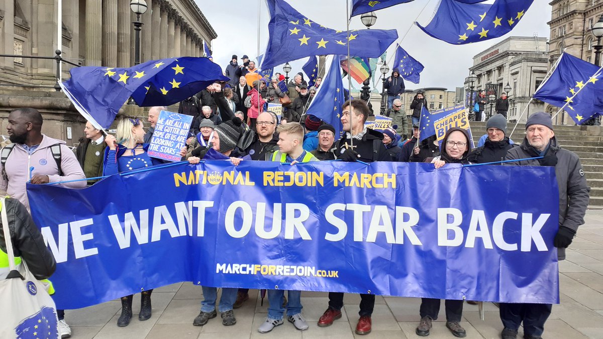 A lively crowd of #Rejoiners 🇪🇺 in a windy but beautiful Liverpool here with @Femi_Sorry @MadeleinaKay @EveryCountry @MarchForRejoin What are YOU up to on National #DayForRejoin 2024? Let SMR know and we'll be sure to include you in Tuesday's NEW show!