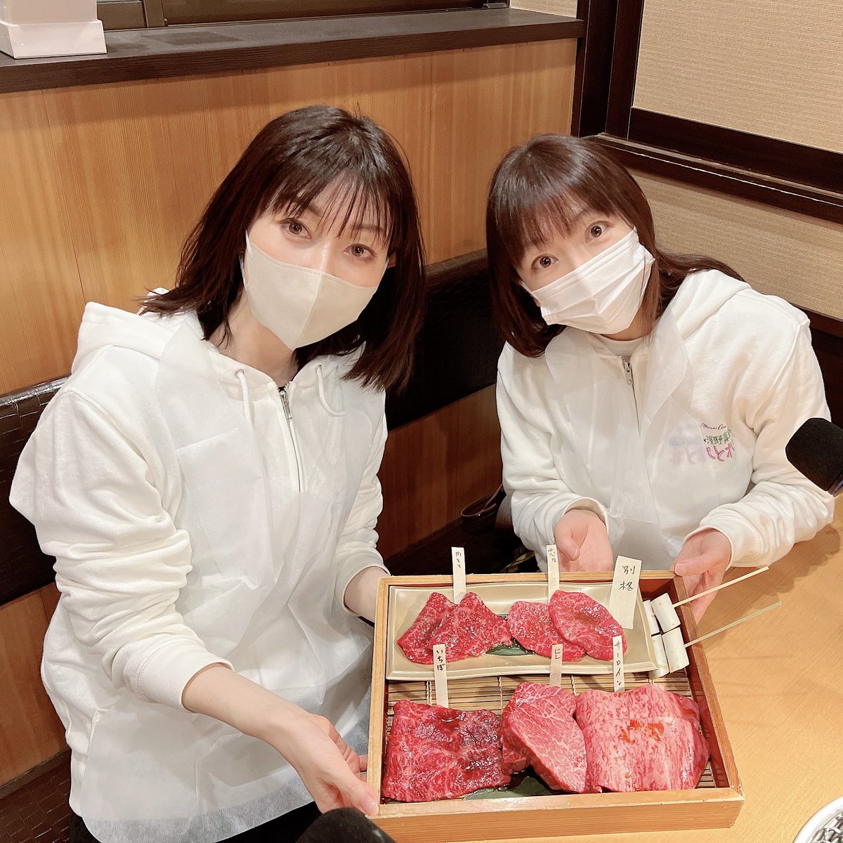 toretoreqr's tweet photo. 今夜も #とれとれ お聞きくださりありがとうございました✨

とれとれ焼肉打ち上げの前半戦終了😊
来週もま���、 #焼肉くにもと さんでの打ち上げの様子を放送いたしますよ🥩😋

それでは次回！　最終回も！　とれとれ〜🍀🍀

#堀江由衣 #浅野真澄 https://t.co/WMiwFtEt27