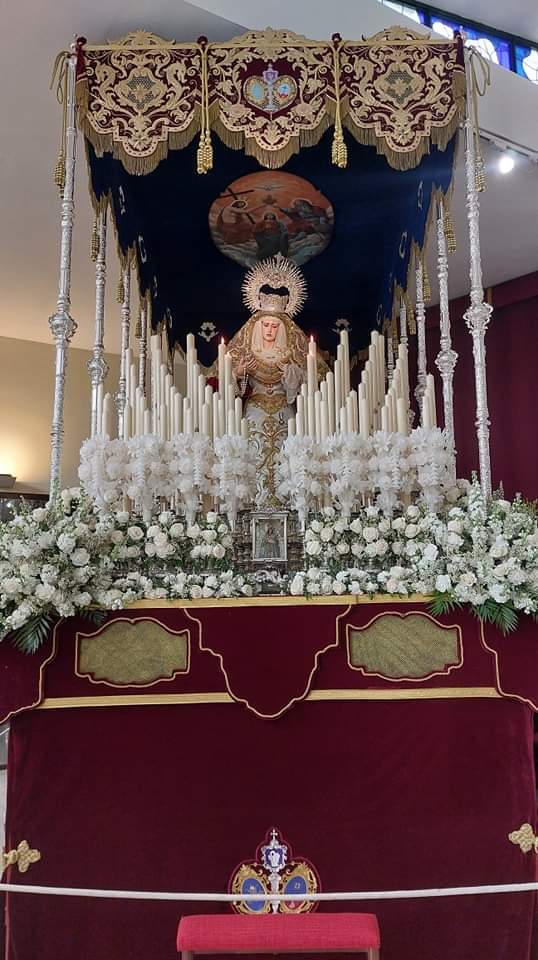 En la mañana de hoy, un grupo de hermanos de la Hermandad de la Salud de San Isidoro, ha hecho una ofrenda floral a los titulares de la Agrupación Parroquial de Ntra. Sra. del Rosario de San Jerónimo. Deseándoles una fructífera estación de penitencia.