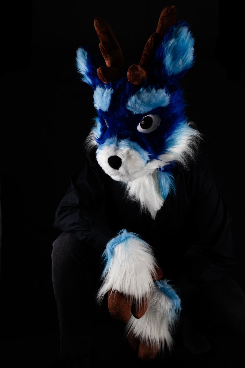 Astro_thedeer's tweet photo. Happy late #FursuitFriday 💙
~ photo from my photoshoot at the studio https://t.co/Iphdg5lXrK