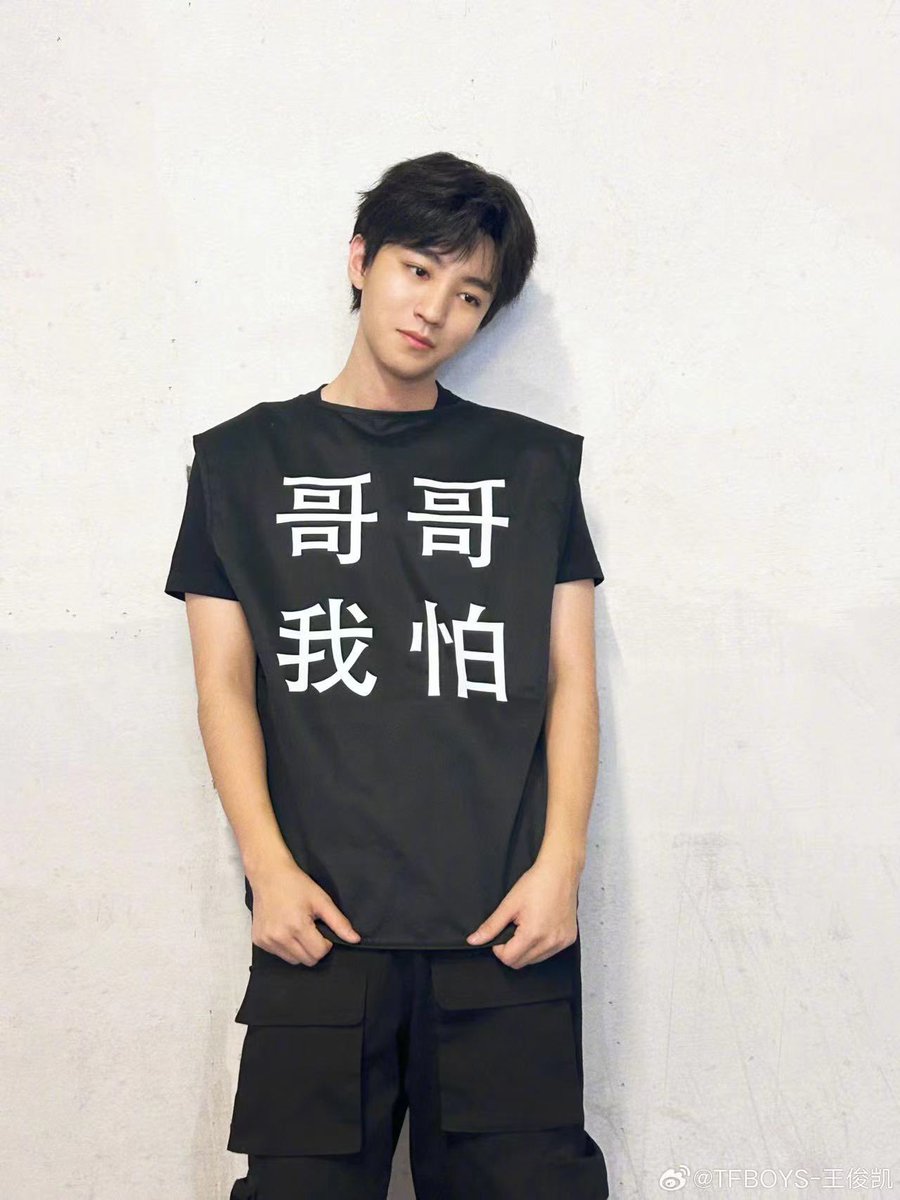 AliceWi82389046's tweet photo. 太骚。。。 https://t.co/604kpsNicA