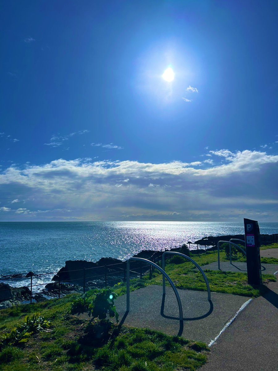 AnnaleaMagill's tweet photo. Cold, invigorating & good for the soul ! My morning was definitely better than yours ๐๐ฏ๐ฅถ #thecove #greystones #seacommunity https://t.co/e4ptDANXIx
