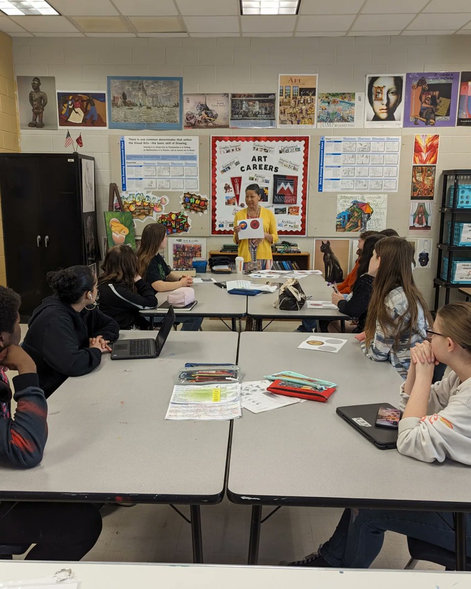 Guest speaker🙌🏼Native American Beadwork🪡 Medallions🧵thank you Ms. Painter for all your help💛🤍💚
<a href="/WhiteOakVikings/">White Oak High</a>
<a href="/OnslowSchools/">Onslow County Schools</a> <a href="/LIPEELE/">Dr. Lisa Peele</a> <a href="/jcassidyadmin/">Joycelyn Cassidy</a> 

onslowpowwow.org/?utm_source=rs…