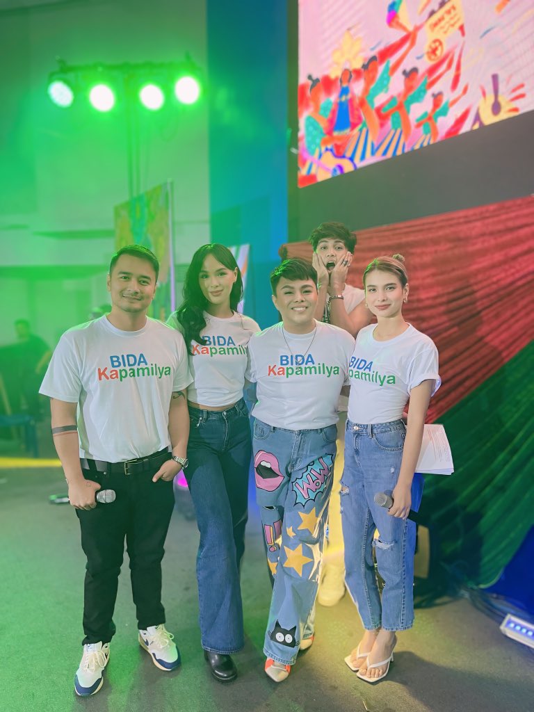 First Bida Kapamilya Karavan ata ito ni Anji and im documenting it now :)

ANJI AS KATE OnLINLANG
#AnjiSalvacion <a href="/anjisalvacion/">anji</a>