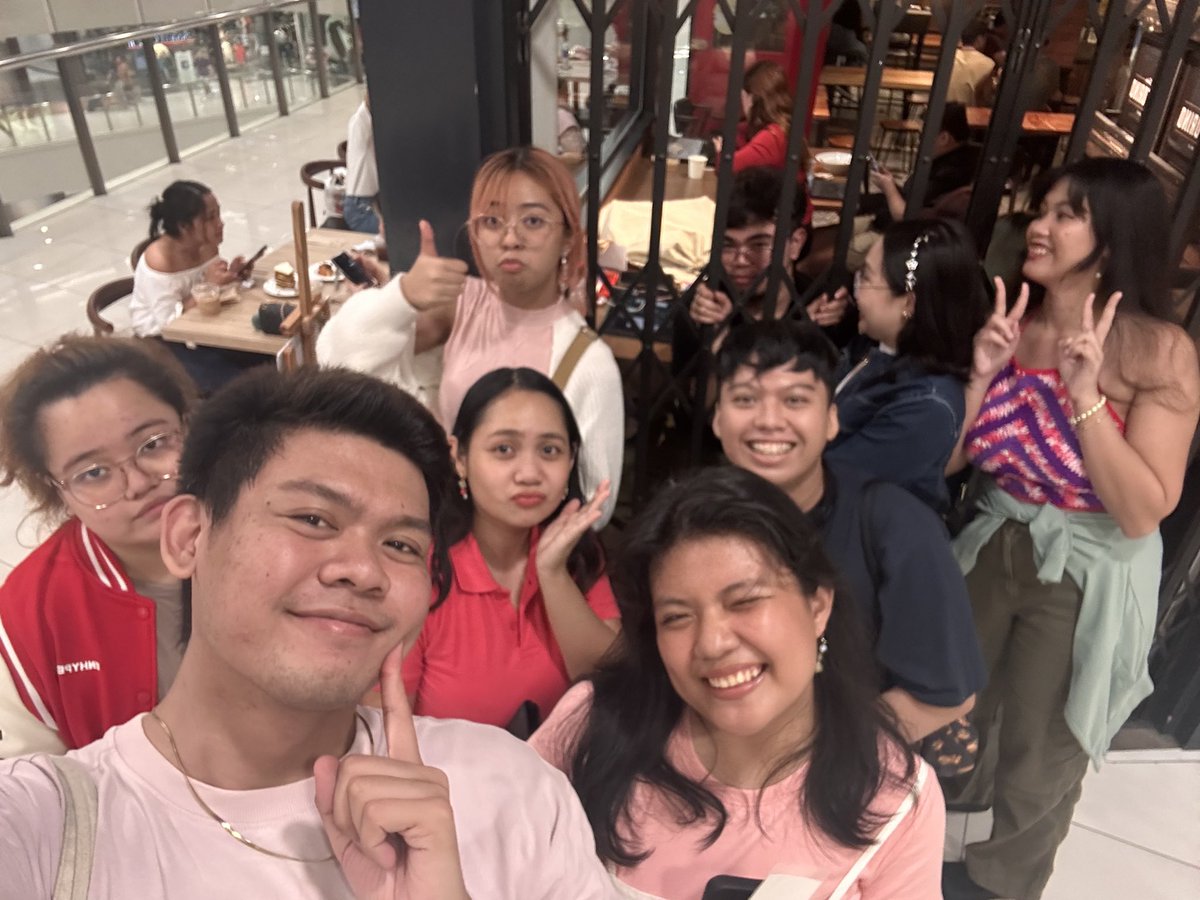 just some komiket marcccc photos HAHAHAHAHAH hi gguys