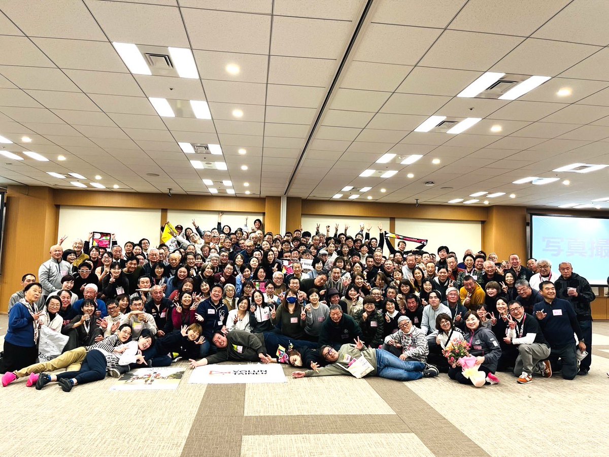 tokyo42195_org's tweet photo. 【東京マラソン2024】リーダーサポート振り返り会、リーダー・ボランティアリー
ダーサポート懇親会を開催しました！

ボランティアリーダーサポートとして活動した80名の方が振り返り会に参加、
約200名のリーダーサポート、リーダーのボランティアが参加し、大会の思い出話に花を咲かせました。

東京マラソン2024にご参加くださった約1万名のボランティアの皆さん、ありがとうございました！