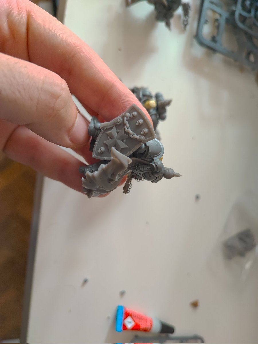 Siempre me quise hacer una guardia de honor con mazas de energía para los Templarios Negros y bueno, aquí está. La Maceguard, nada como purificarle la cara a mazazos a un hereje.