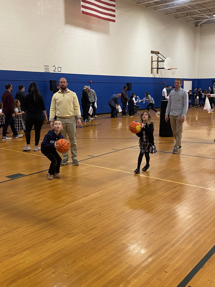 We had a ball at Donuts for Dads! 🏀 Thanks to the HSA and the “refs” who made this a special day for everyone. More photos of this great day can be found here: dropbox.com/scl/fo/eh9hvqa… #StElizabethSchool #ADWCommUNITY