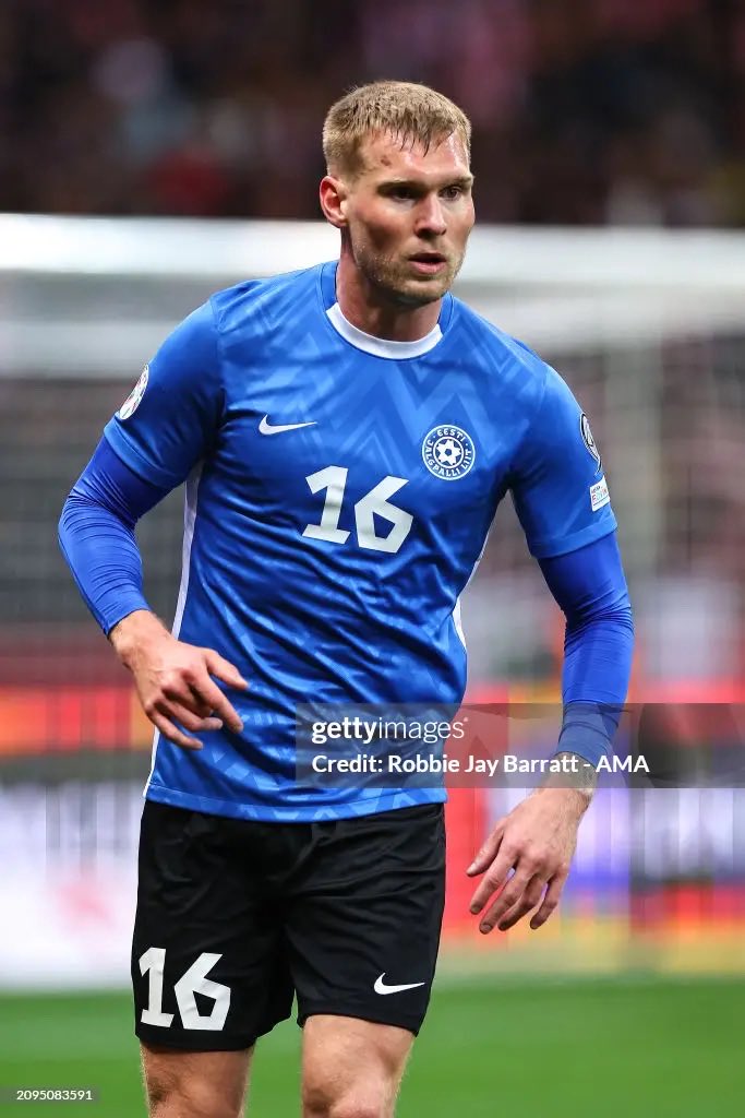 Estonia 🇪🇪 played in their new Nike kits, based on the „Challenge V“ template, against Poland. This means that Estonia is still the only team in UEFA that has never received its own bespoke design.