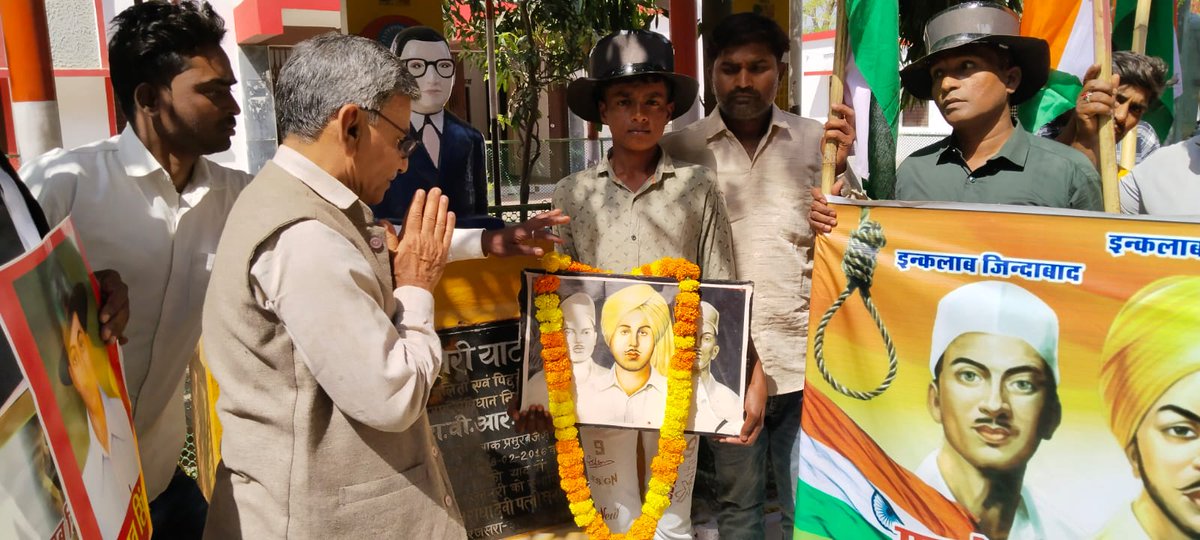 anildubey64's tweet photo. भगत सिंह, सुखदेव, राजगुरु की शहादत को इलाहाबाद के जसरा-गौहानिया बाजार में सैकड़ो युवाओं ने जुलूस निकाल कर याद किया और उन्हें श्रद्धांजलि अर्पित कर बेरोजगारी, सरकारी नौकरियों में भर्ती, मनरेगा मजदूरी बढ़ाने जैसे सवालों की मांग की। https://t.co/U3lJjQOZWr