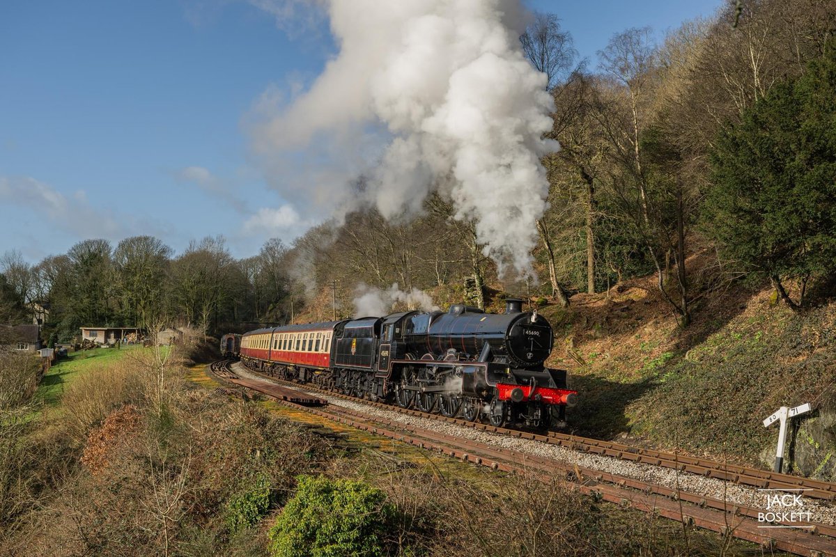 With a 0300am start, I took a day trip yesterday to the Lake District alongside Lake Windermere, to photograph LMS Jubilee No. 45690 'Leander' making its debut along the line.