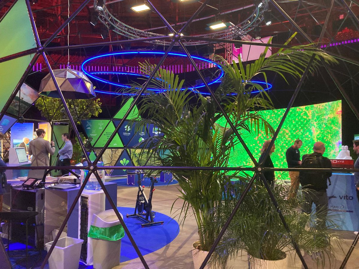 VITO_RS_'s tweet photo. @FTI_vlaanderen #Slotfestival is in full swing & we're ready for you! π₯³
π at the @VITObelgium domes
π @VRI_space #Flandersspace booth
π today 13:30 #FTI Talks - Lotto Arena: #Space & #Climate with @StevenKrekels
#Geointelligence
#ProbaV #Terrascope #Copernicus #Sentinel https://t.co/3FgrwUxKrO