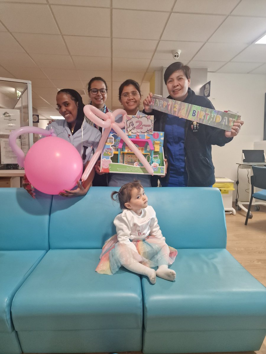 We ❤️ celebrating our patients @NorthMidNHS 
Such a pleasure to celebrate a birthday with the amazing staff in PAU. Just in time to go home and enjoy the rest of her birthday 🎂 🥳 
(pictures posted with permission)
#playinhospital #thepowerofplay #nursesrule #patientfirst #play