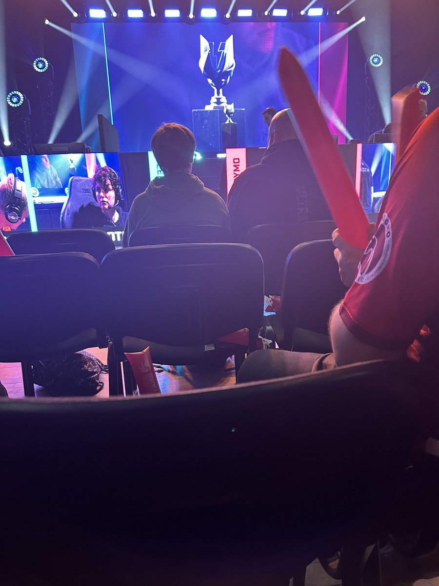 XKruchyX tweet media