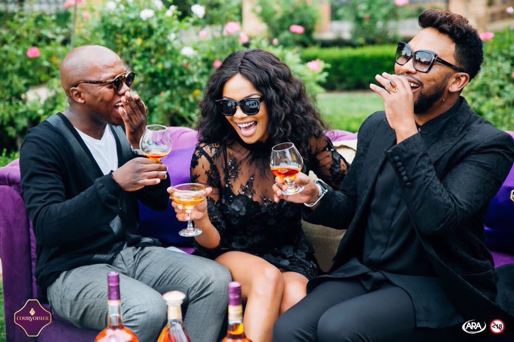 LuuTeeMoiloa's tweet photo. "Otla tsamaya Shap,nna ke felela Mo" 

Ele perfume yago ,o tswa ka ntlo 🤧🤣 https://t.co/Sy0qDulVyz
