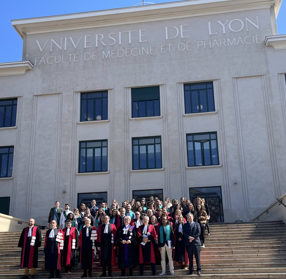 Cérémonie de remise des diplômes de @ISPB_Lyon1 
Félicitations à tous les nouveaux pharmaciens, vous avez fait le choix de vous mettre l’humain et la dignité humaine au cœur de votre profession. Cette vocation est une véritable richesse Bravo à vos enseignants et vos familles !