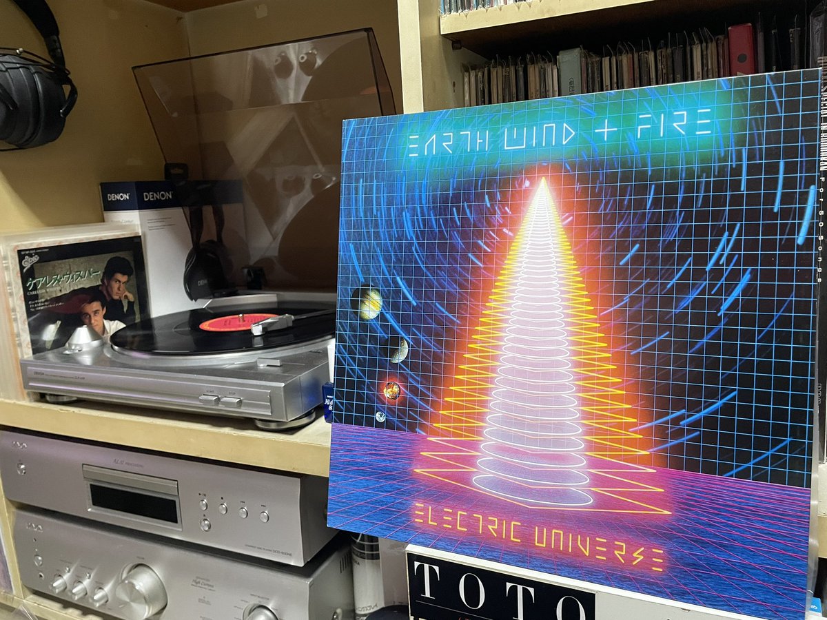 SEP98481947's tweet photo. 本日最後の1枚♪
#EarthWindAndFire
#ElectricUniverse
#DiscoSound
#アナログ盤 https://t.co/UaCwIiQY9H