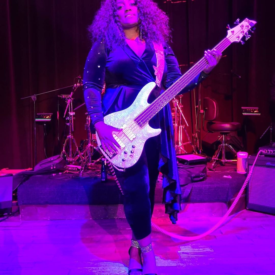 Wishing Ampeg artist Téja Veal a very happy birthday today!