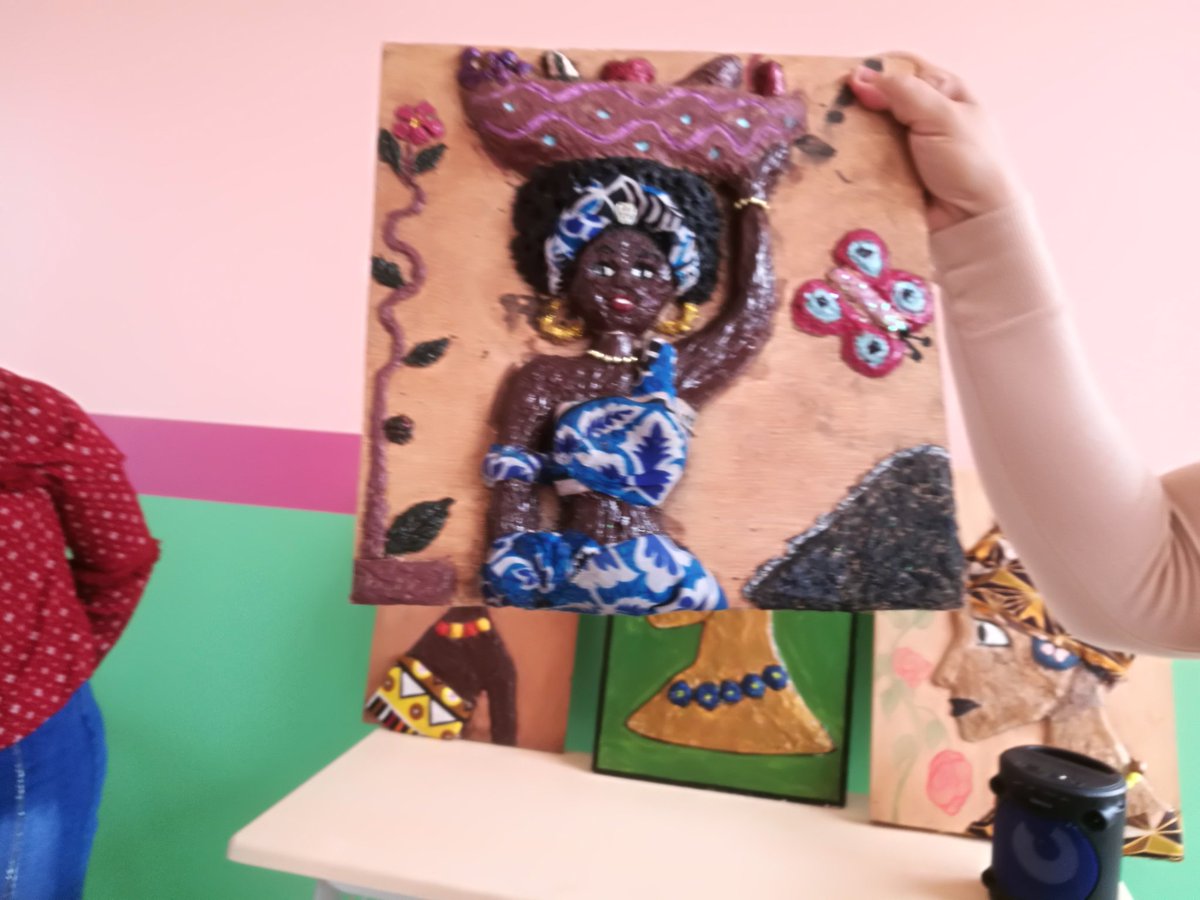 elsa_ena's tweet photo. Los profesores de Mongomo se enorgullecen de lo logrado con sus estudiantes en la elaboración de medios de enseñanza. #CubaEduca #PorUnaGuineaMejor @PresidenciaCuba @CuGEcuatorial @MallulyDiaz @CubaMined https://t.co/BccOTpZWg9