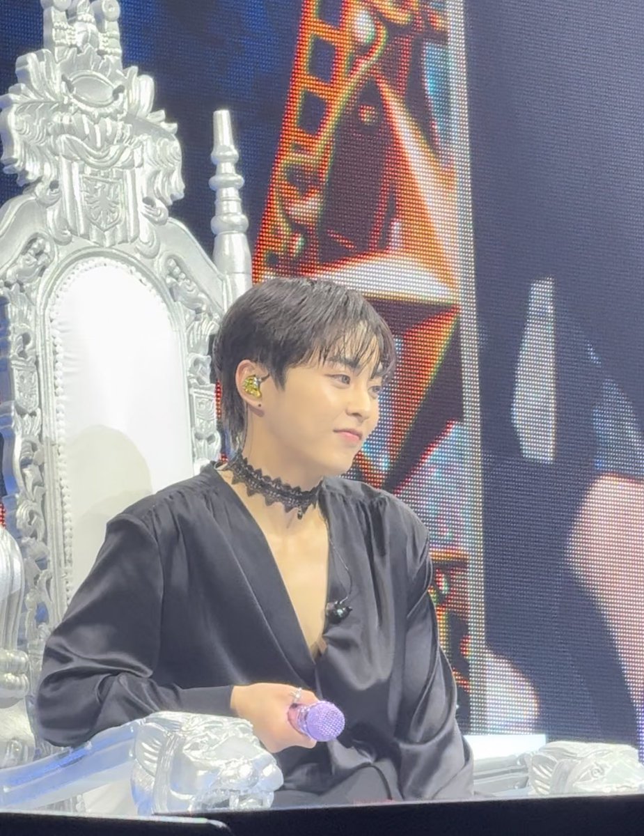 240323 7시회차 프로즌타임
민석이 외모 무슨일이야