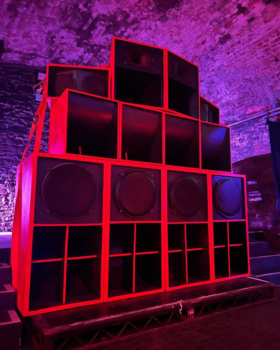 Two Ton Soundsystem are taking over the tunnels with DHARMA HIFI and certified Bristol veterans MOREFIRE SOUND next Friday. Expect a close-quarters, in your face sound system experience with all the bells and whistles of a textbook clash. 🎟️ hdfst.uk/e105035 🎟️