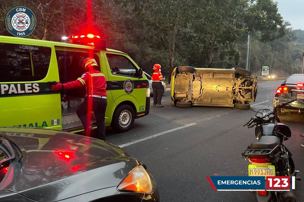 #CbmInforma | #AccidenteDeTransito

Boulevard El Naranjo Zona 4,Mixco

<a href="/bomberosmuni/">Bomberos Municipales</a>  atienden esta emergencia  donde se localiza un vehículo que se volcó  

Rescatistas liberan al conductor 
Y lo trasladan  para una evaluación médica