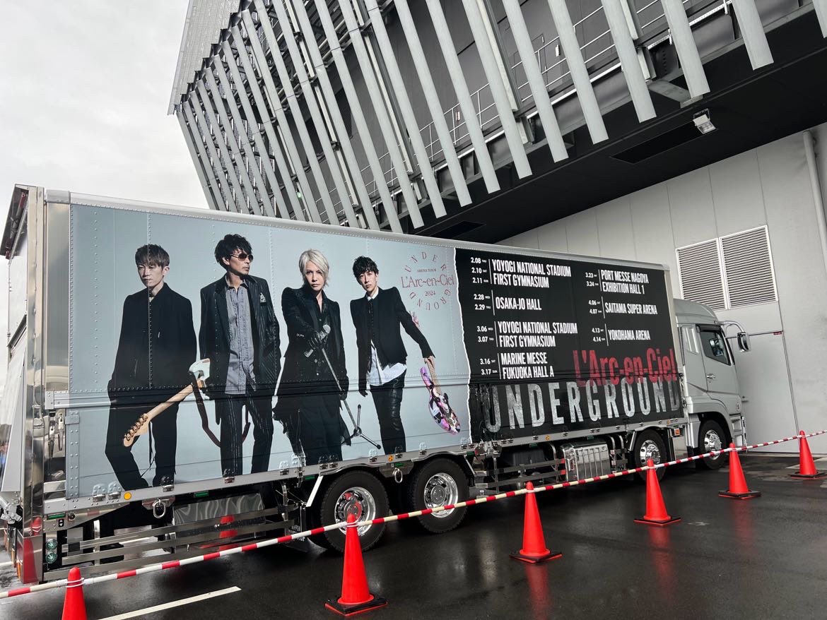 j_joeg's tweet photo. 首日done！
可可黑巧不咋好喝但是奶油好吃
周边提前两小时排队最想要的也能切我虹实旬。排厕所队都拍了40分钟人真多。
没有安可但是依旧超满足！还是我最爱的人的乐队！梦回20年前❤️

#UNDERGROUND
 #LArcenCiel
#2024_UNDERGROUND 
 #ポートメッセなごや https://t.co/VF8LSOyI7d