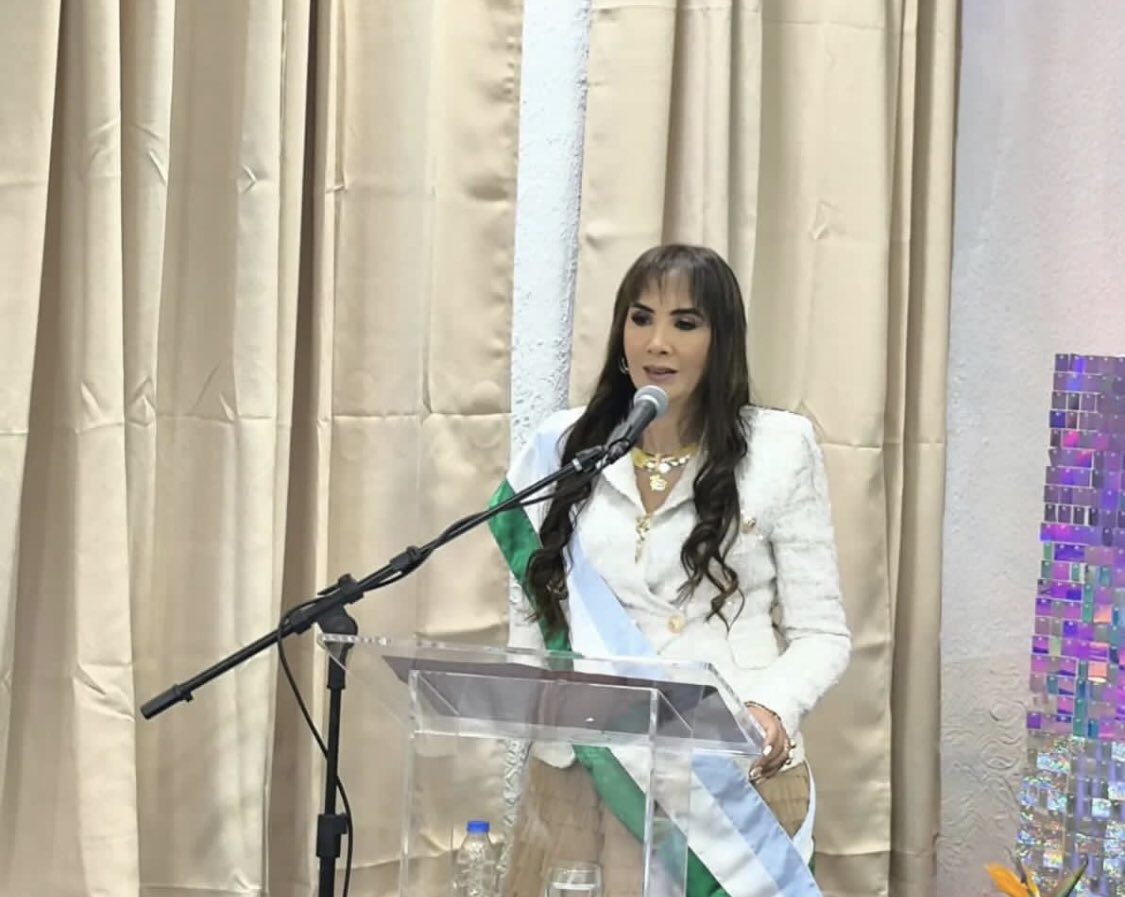 El salón de sesiones fue escenario en el que la alcaldesa de Juan Germán Roscio Nieves, Sulme Ávila, entregó su Memoria y Cuenta #2023. Ávila dijo que a pesar de las dificultades, seguirá trabajando y cumpliéndole al pueblo. <a href="/sulmeavila/">Sulme Avila</a> <a href="/josemvasquez/">José Vásquez</a> <a href="/DiGasGuarico/">DIGASGUA</a>