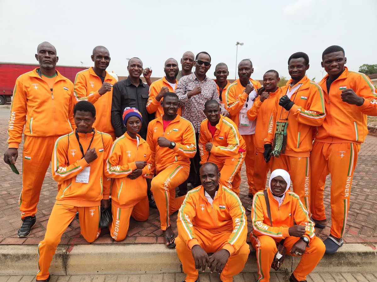mamaneshow's tweet photo. Ils ont raflé des médailles au jeux africains d'Accra, les champions de l'équipe nationale de taekwondo du Niger. J'ai traversé Accra pour venir faire une photo avec ces ambassadeurs du Niger avant leur départ pour le pays. https://t.co/F0LiggSKxb