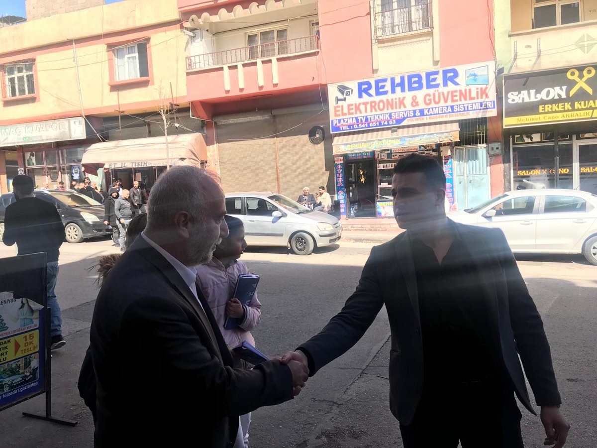 av_hasanteke27's tweet photo. Şehri karış karış gezmeye ahdimiz var...

 #HazırızKararlıyız 

@FatmaSahin Başkanımız  ile #GüçlüGaziantep için yollardayız.

Güçlü ekibimizle...
Tüm şehri geziyoruz.
Vatan ve Fırat mahallesindeyiz.... https://t.co/THMoh1t3R6