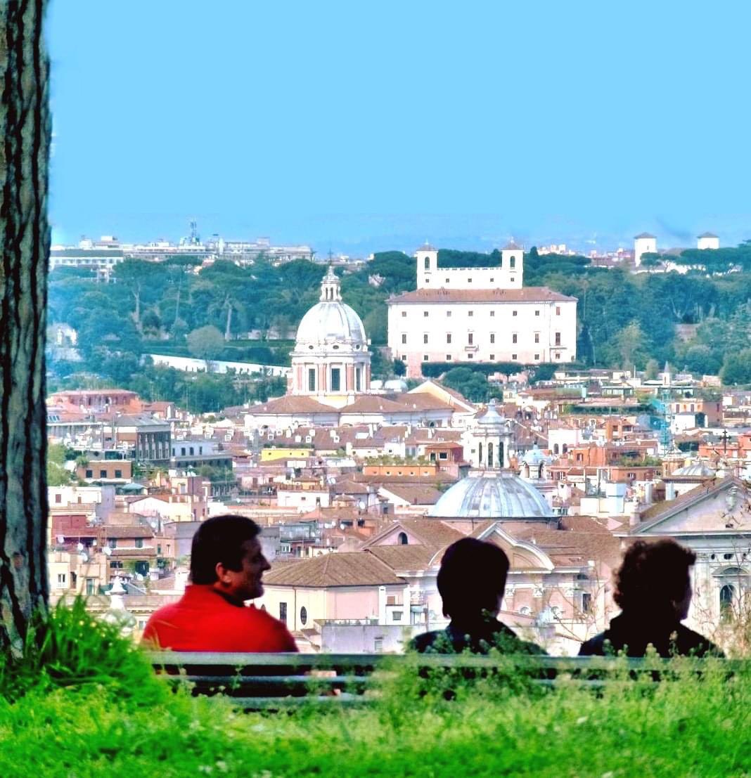 ...Quanto sei bella Roma...a #primavera , piena di cupole e tetti vista dal #gianicolo ...Buon sabato che ci porta alla #settimanasanta❤