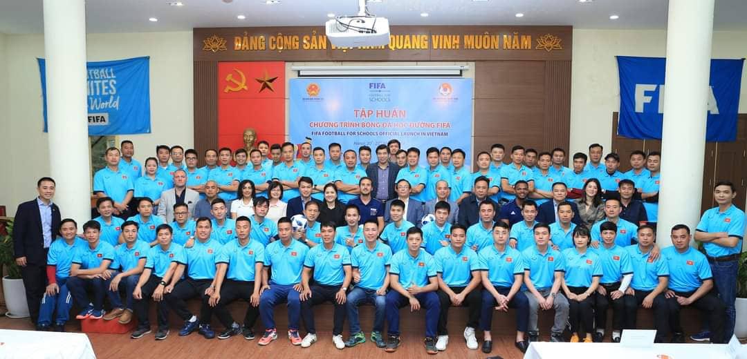 @FIFAcom Football for Schools has launched in Vietnam. I am so thankful to Director Fatimata for including @FIFAMedical in her programme, and also a massive thanks to Niko Nhouvannasak for his expertise in organising everything, I am very grateful.