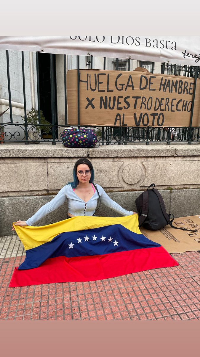 CE_Ballesteros's tweet photo. El día de ayer en Madrid, Lorena Lima (@lorenalima95) entro en huelga de hambre para exigir el derecho al voto de los Venezolanos en el exterior.

Lorena, Gracias por no olvidarte nunca de la tierrita, de nosotros, gracias por no rendirte.

 ¡Admiro tu determinación! https://t.co/HjjMc13b3e