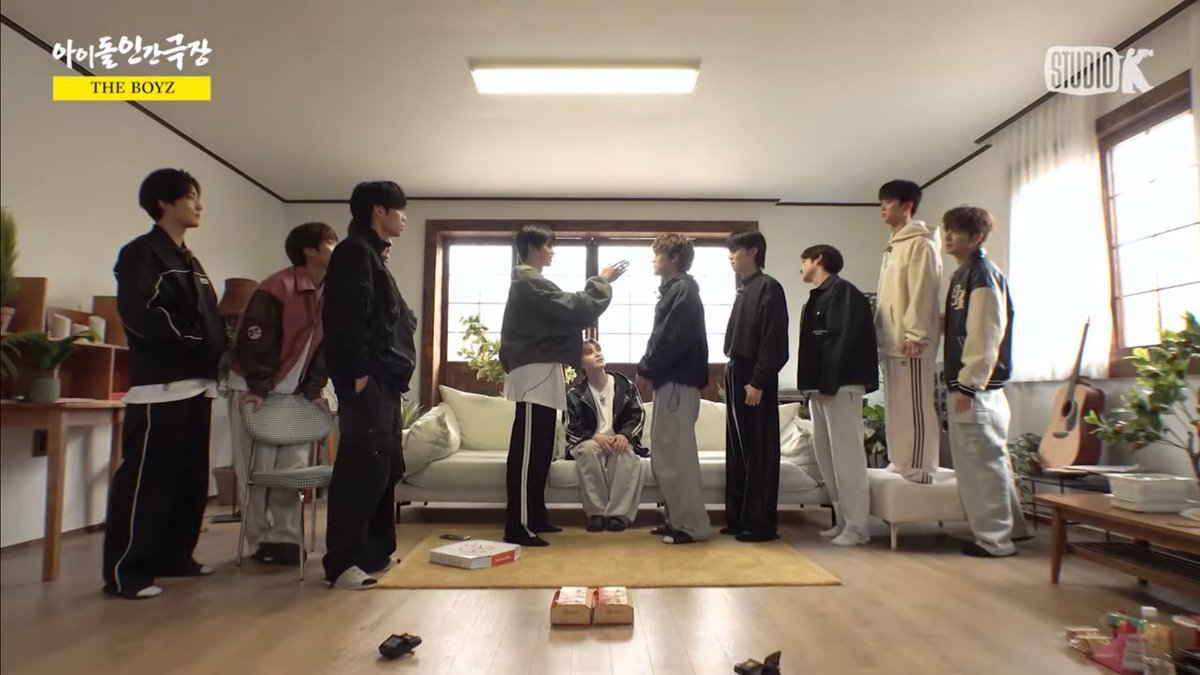 Ioveqya's tweet photo. 아니자꾸저기올라가잇는거왤캐웃기지
저기가안정적인가 https://t.co/NKpLNuPVlD