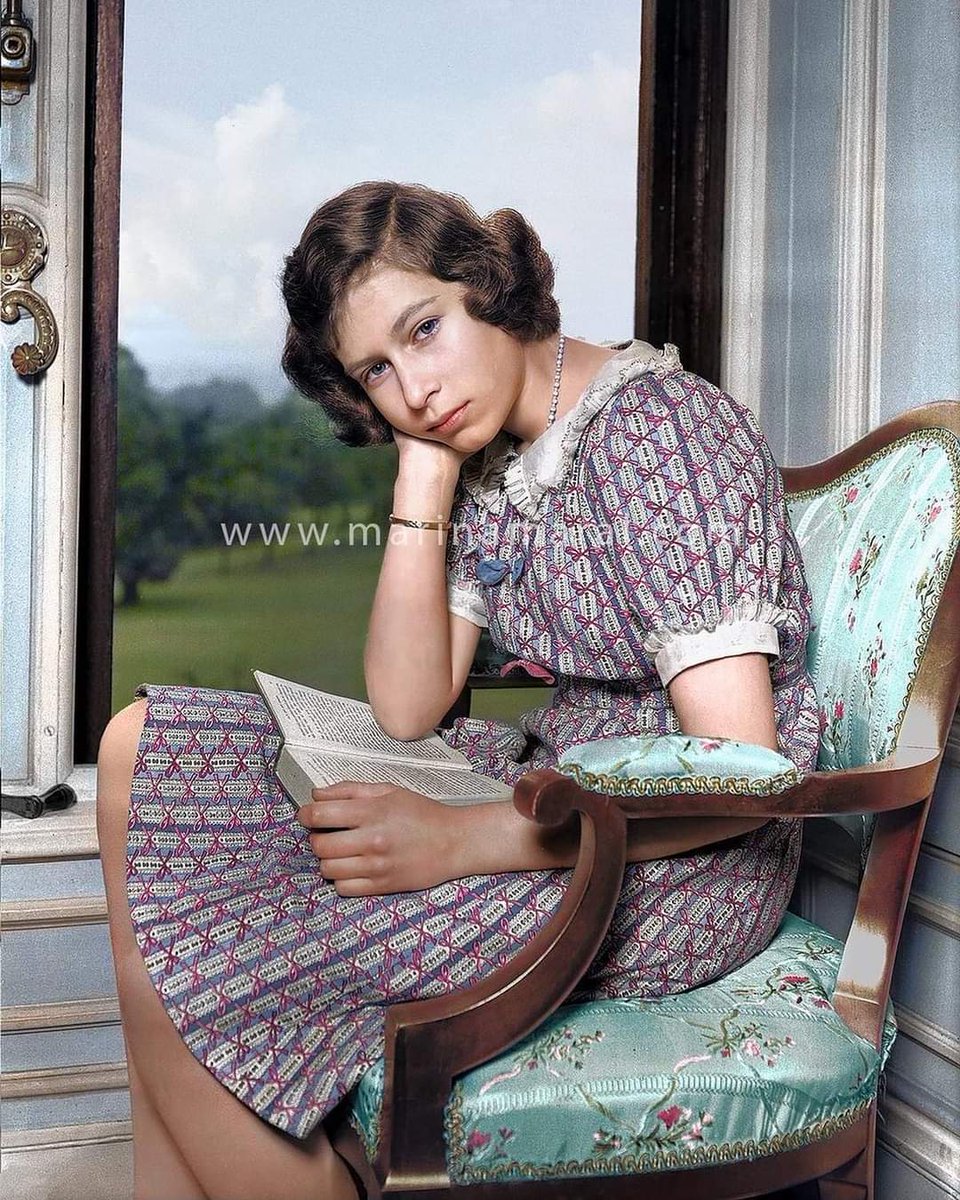 myteks's tweet image. Princess Elizabeth reading a book at Windsor Castle, June, 1940.
.
.
.
.
.
.
.
.
.
.
 #historylesson #history #historybuff