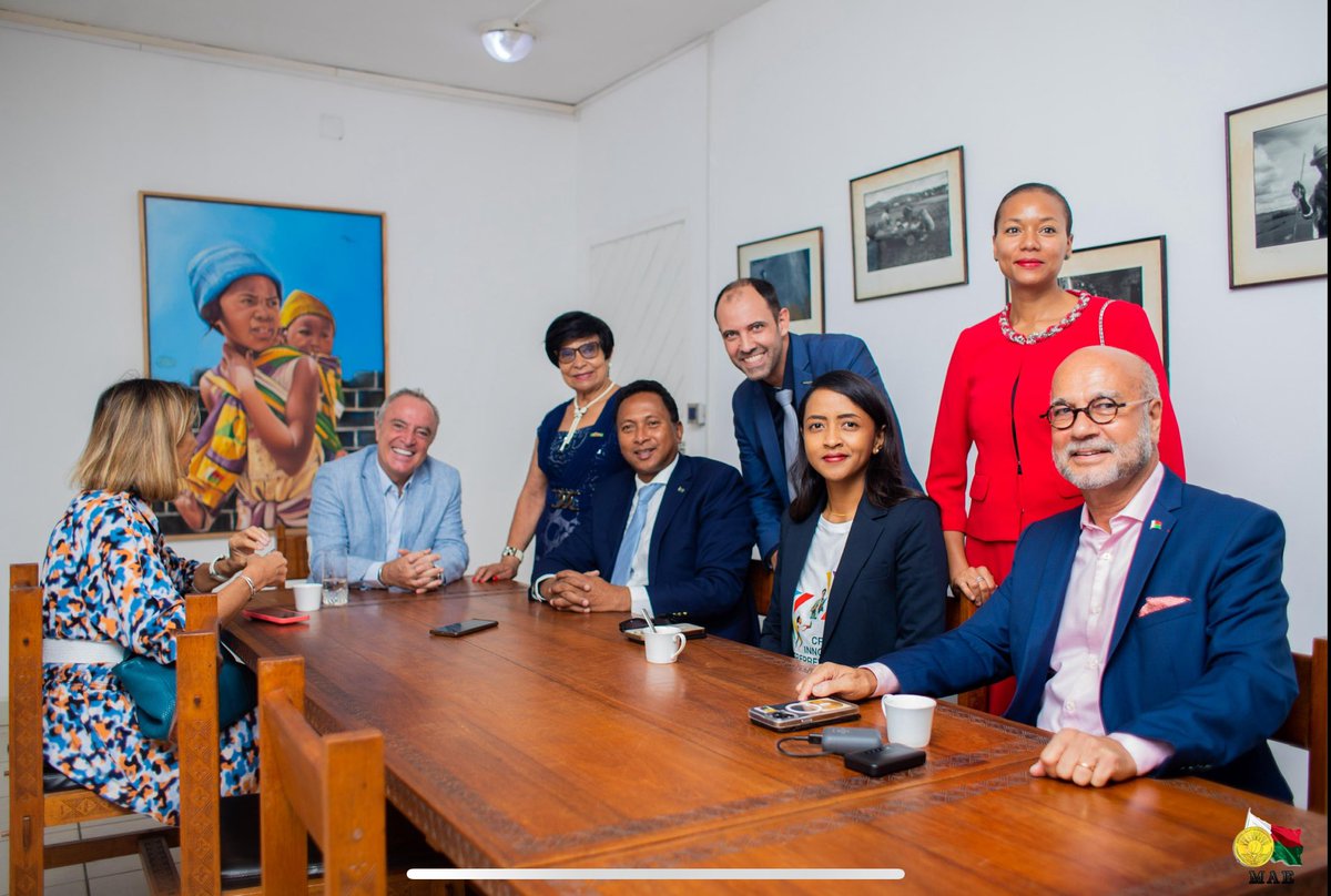 Patrick Rajoelina (@prajoelina) on Twitter photo Pose de la première pierre d’un nouveau bâtiment de l’ <a href="/AF_antananarivo/">Alliance Française d'Antananarivo</a> financée par un pôle mené par <a href="/Fondation_Viseo/">Fondation VISEO</a> Y assistaient : <a href="/rafaravavitafi1/">Rasata Rafaravavitafika PhD</a> <a href="/diplomatieMg/">MadagascarDiplomatie</a> Ministre de la culture 🇲🇬 <a href="/ambafrmada/">France à Madagascar 🇫🇷 🇪🇺</a> #Madagascar #Madagasikara Pose de la première pierre d’un nouveau bâtiment de l’ <a href="/AF_antananarivo/">Alliance Française d'Antananarivo</a> financée par un pôle mené par <a href="/Fondation_Viseo/">Fondation VISEO</a> Y assistaient : <a href="/rafaravavitafi1/">Rasata Rafaravavitafika PhD</a> <a href="/diplomatieMg/">MadagascarDiplomatie</a> Ministre de la culture 🇲🇬 <a href="/ambafrmada/">France à Madagascar 🇫🇷 🇪🇺</a> #Madagascar #Madagasikara