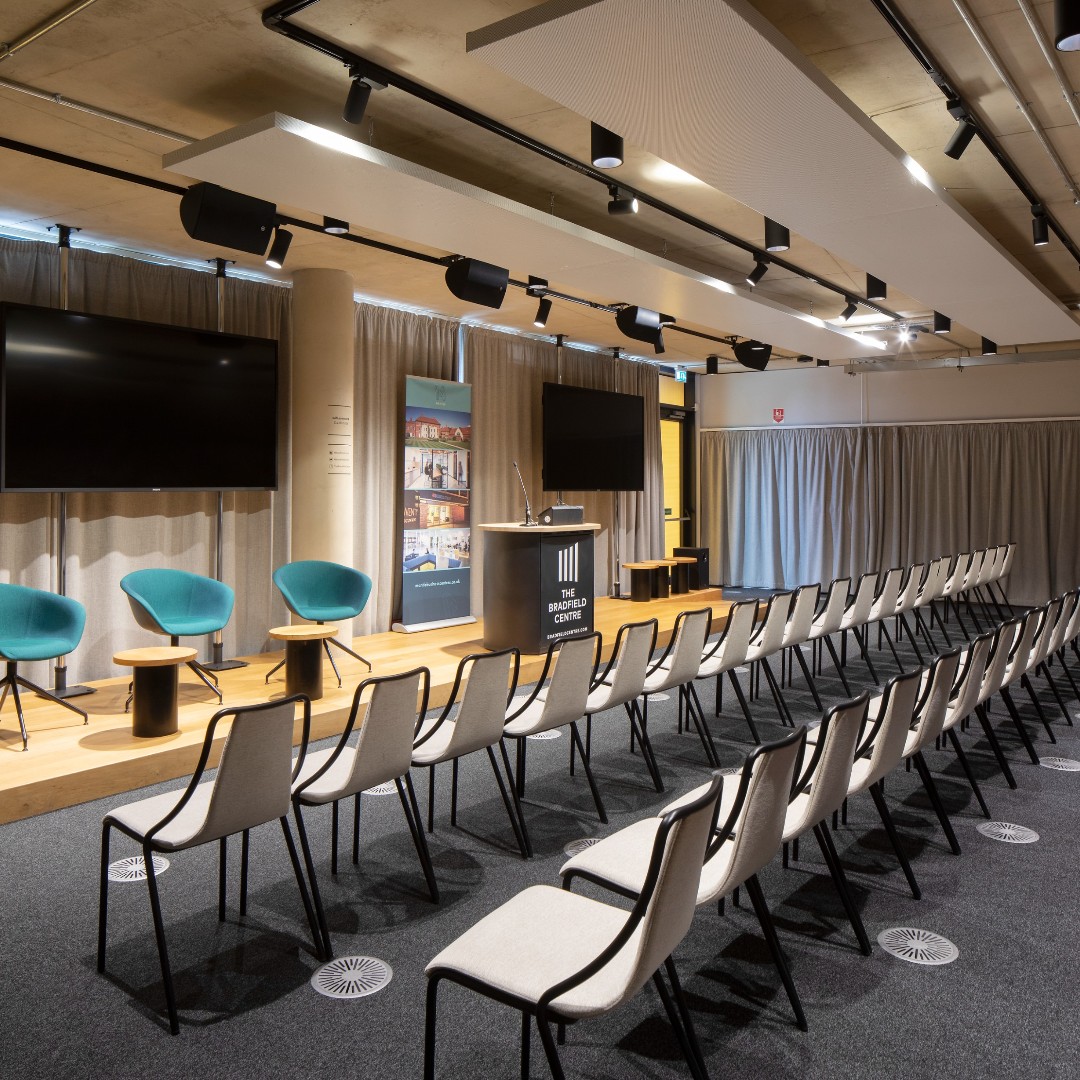 Our Auditorium is perfect for presentations, seminars and a variety of other events. Fully kitted out with hi-tech spec! Including - 🟢2 x 84' Ultra HD LCD screens 🟢High-speed internet 🟢A selection of microphones 🟢Plug & Play AV Visit - ow.ly/HCz150QVucx #eventspace