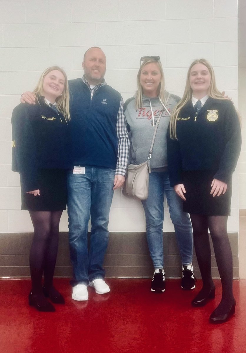 Thanks @circlevilleffa and @CirclevilleCity for an amazing FFA banquet yesterday. #prouddad
