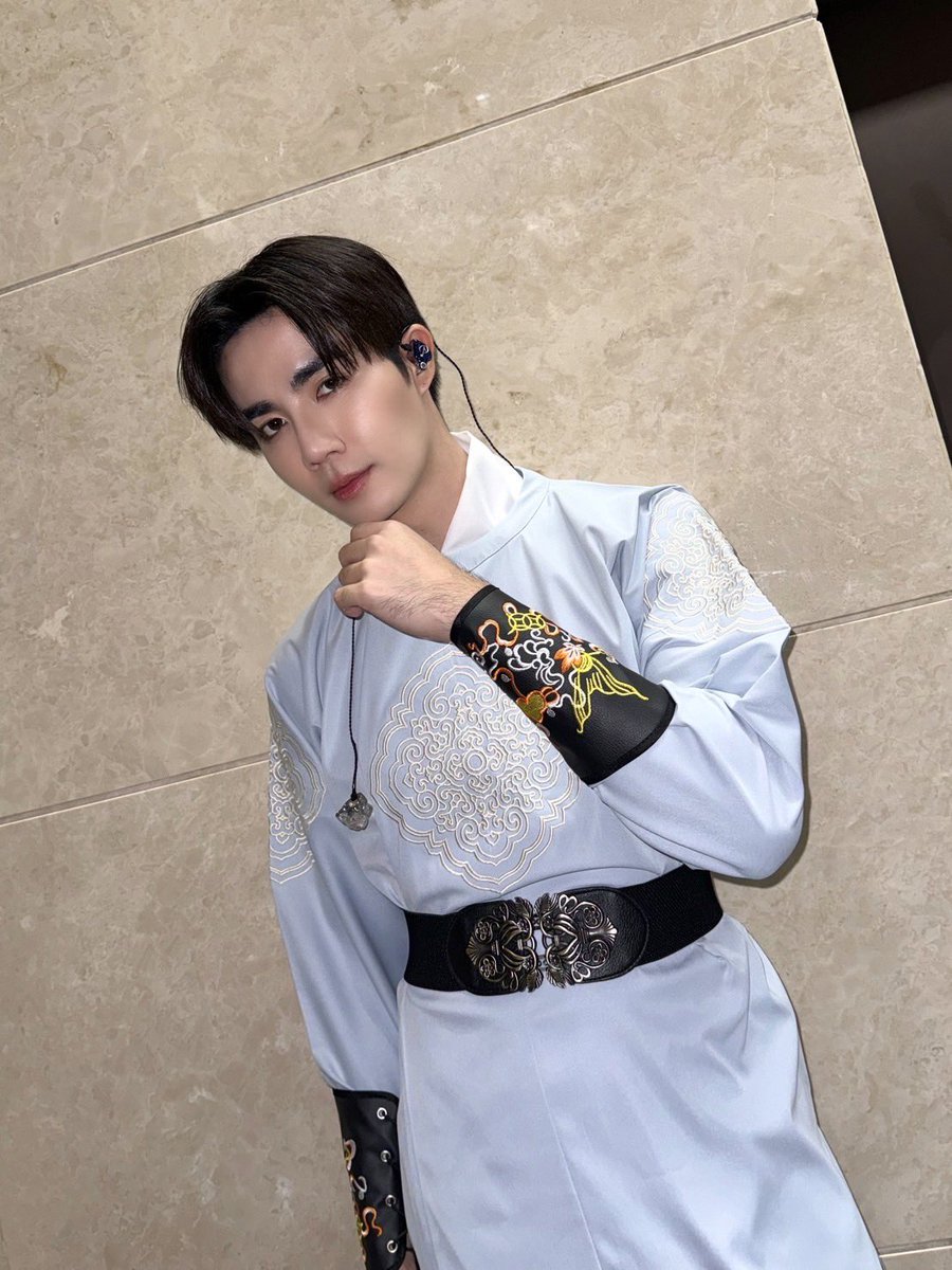 DomundiTV's tweet photo. 𝗭𝗘𝗘 𝟭𝗦𝗧 𝗙𝗔𝗡𝗠𝗘𝗘𝗧𝗜𝗡𝗚 𝗜𝗡 𝗡𝗔𝗡𝗡𝗜𝗡𝗚 ✨

ลุคที่ 2 ชุด ฮั่นฝู ของ “ซี” @zee_pruk ในงานแฟนมีตวันนี้ ✌️☺️

#Zee1stFMinNanning https://t.co/76GSX4aP5d