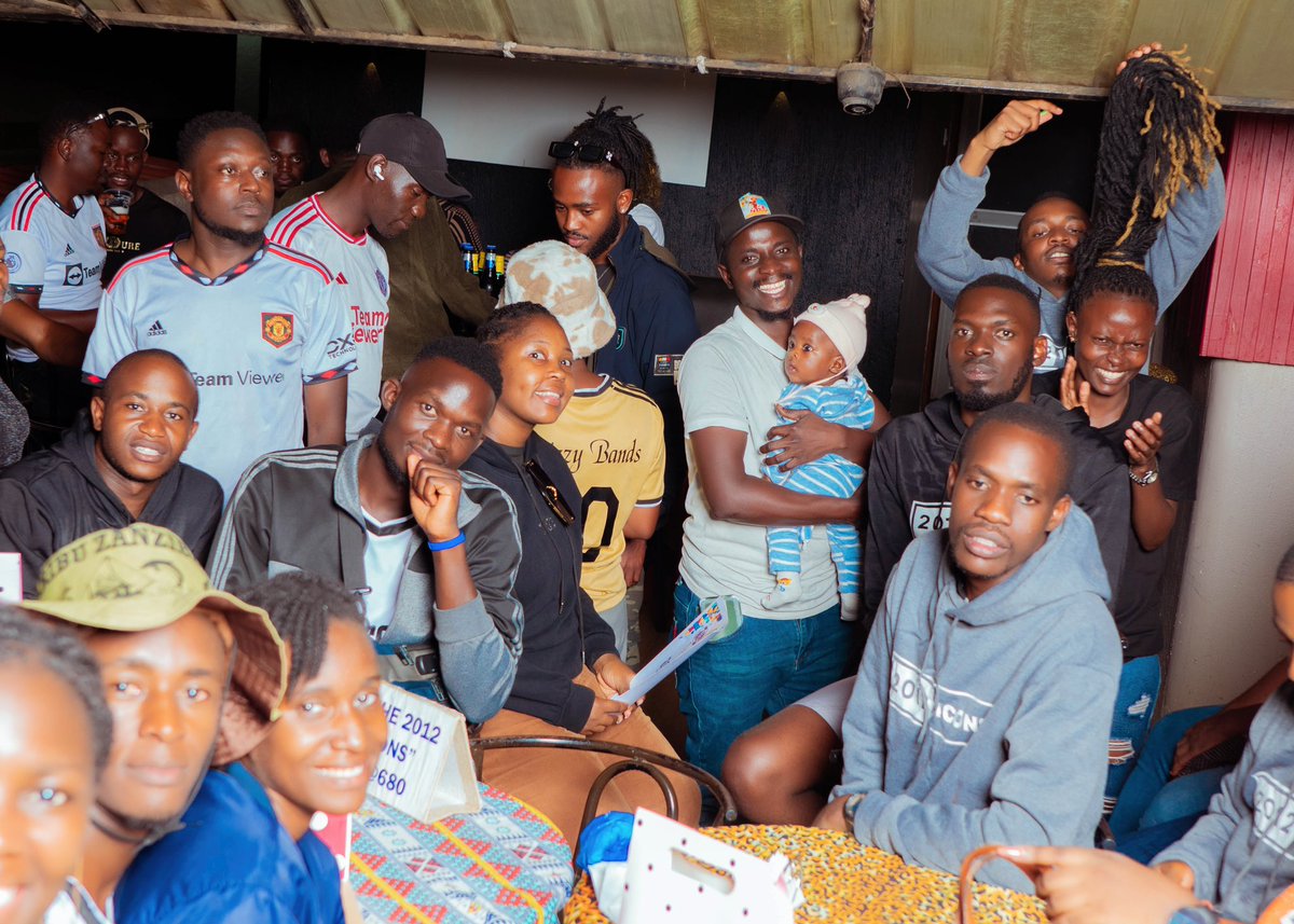 2012Icons's tweet photo. Our aim as the 2012icons(mukono11 FC) is not to win trophies or accolades, the goal is to reunite  with all those we met on our bishopian path between the year 2008 and 2014 thats why we enjoy the @Bssmleague because it helps to bring us all together as one . https://t.co/7kdegrBJGZ