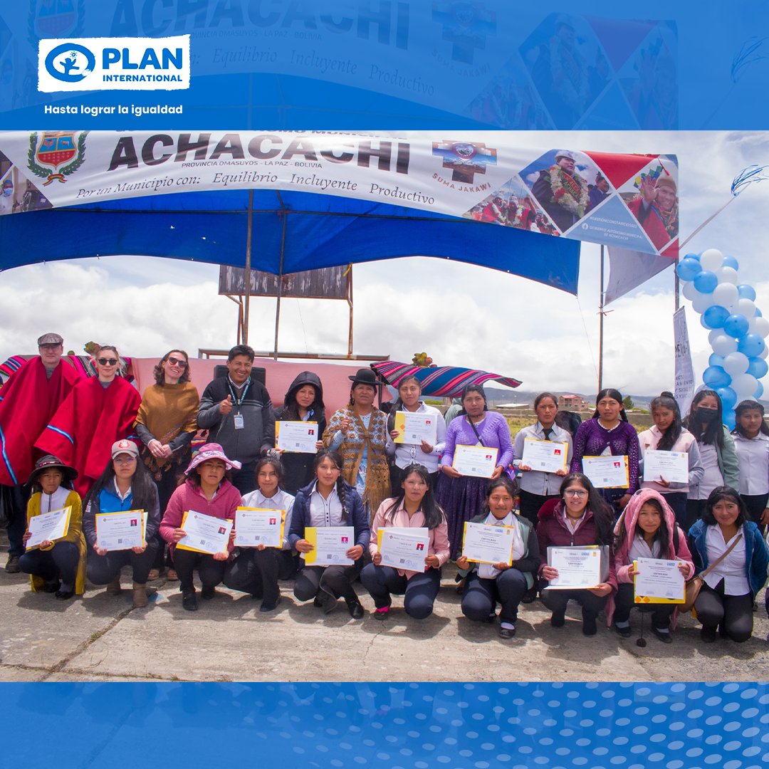 Durante la graduación de jóvenes Achacachi, participaron La Dirección General de Cooperación al Desarrollo y Ayuda Humanitaria (DGD) del Gobierno de Bélgica, la Cooperación para el Desarrollo y Diplomacia Pública de la Embajada de Bélgica en Lima y Plan International Bélgica.