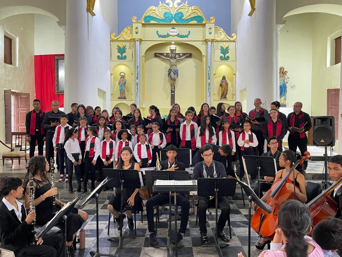apuertocabello's tweet photo. Gracias al apoyo de la gestión municipal que lidera @JCbetancourt72 la @Esmuabrandt deleitó a los feligreses en la Iglesia Nuestra Sra. Del Rosario con su tradicional Concierto Sacro, este Viernes de Concilio, como parte de las actividades #SemanaSanta2024  #HaciaUnPróspero2030 https://t.co/qAkiIJAJ0T