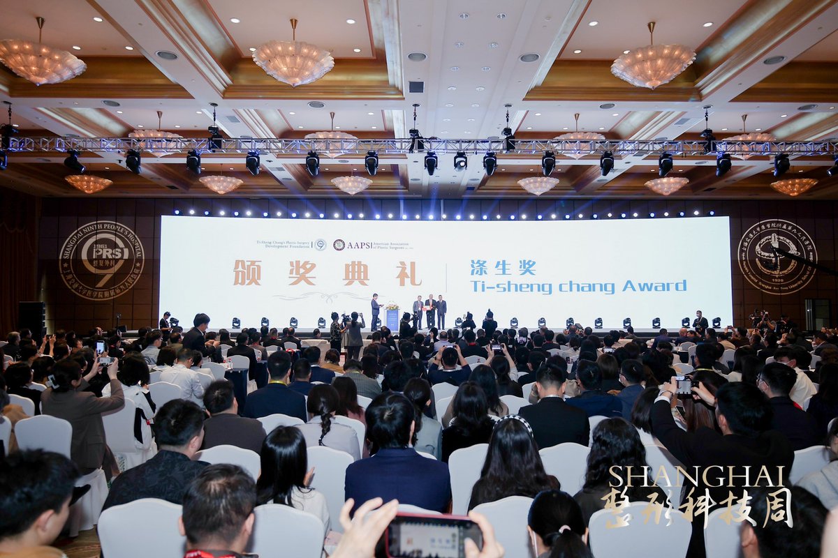 PRS Editor-in-Chief is honored to receive the Tisheng Zhang Award, cosponsored by the Shanghai Ninth People’s Hospital and AAPS for the best paper presented at AAPS. He delivered the keynote lecture “The Art of War in Surgery,” based on the classic 2500-year-old Chinese treaties.